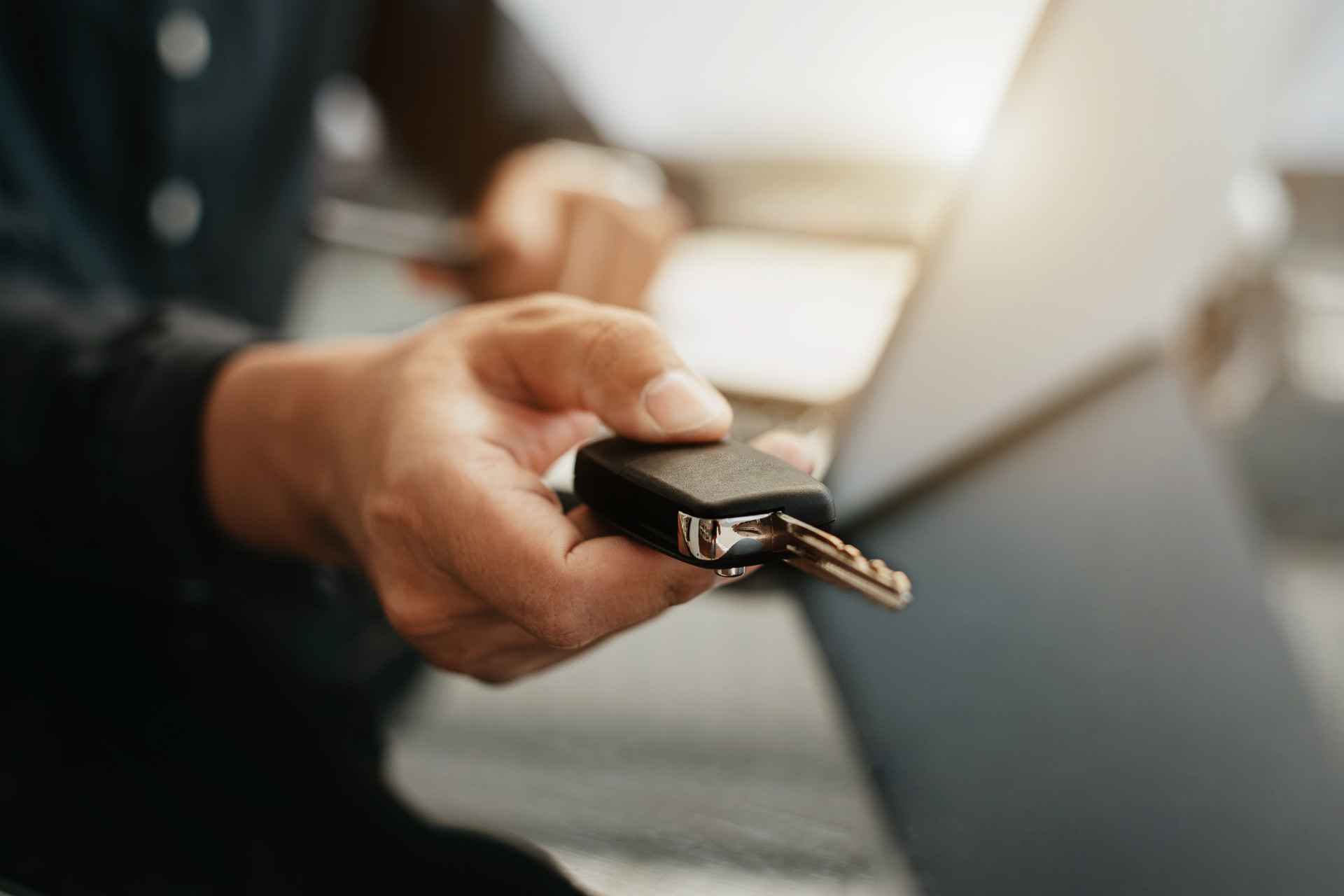 Schlüssel wird bei der Sicherstellung übergeben